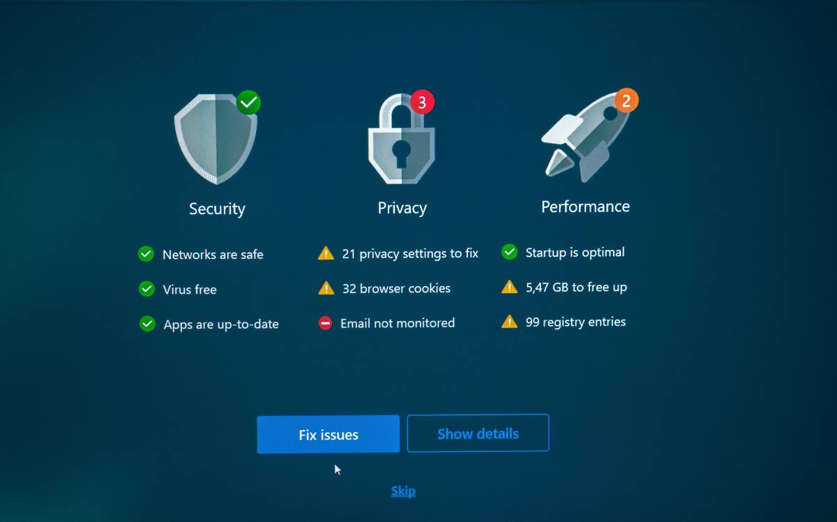 Infographic comparing essential VPN security features: encryption standards, no-logs verification, jurisdiction, kill switch, and RAM-only servers